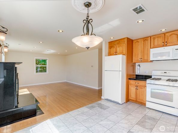 12001 20th Avenue NE, Seattle WA 98125