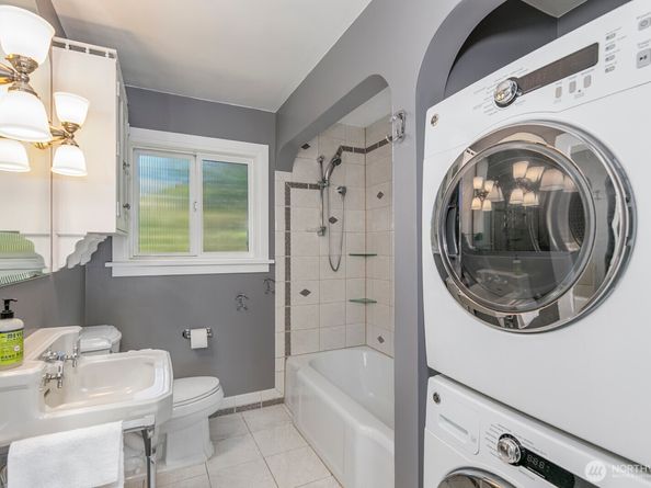 12001 20th Avenue NE, Seattle WA 98125