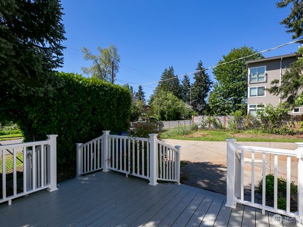 12001 20th Avenue NE, Seattle WA 98125