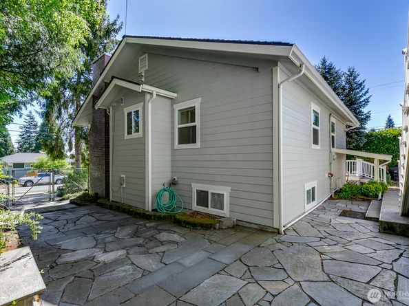 12001 20th Avenue NE, Seattle WA 98125