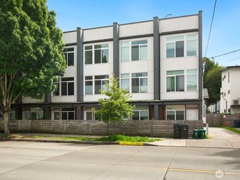 1055 S Cloverdale
