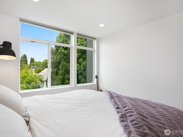 1055 S Cloverdale, Seattle WA 98108