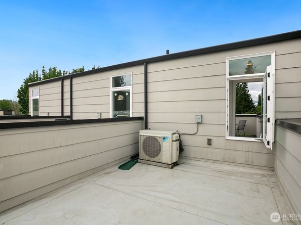 1055 S Cloverdale, Seattle WA 98108