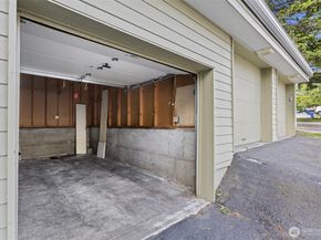 15734 NE 70th Ct 15734, Redmond WA 98052