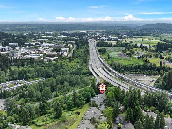 15734 NE 70th Ct 15734, Redmond WA 98052