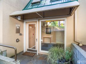 2241 13TH Avenue W 201, Seattle WA 98119