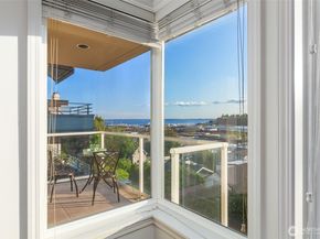 2241 13TH Avenue W 201, Seattle WA 98119