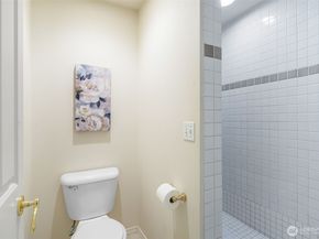 2241 13TH Avenue W 201, Seattle WA 98119