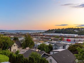 2241 13TH Avenue W 201, Seattle WA 98119