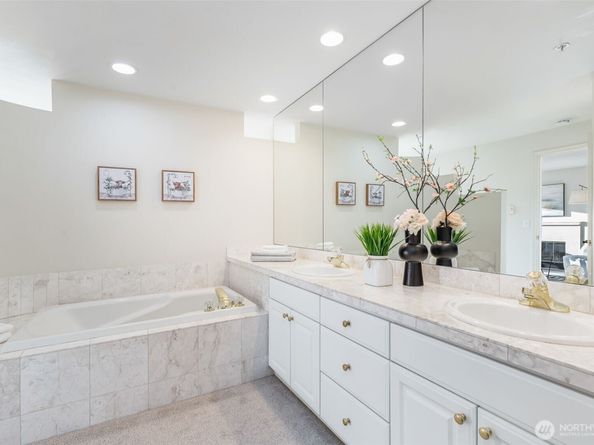 2241 13TH Avenue W 201, Seattle WA 98119