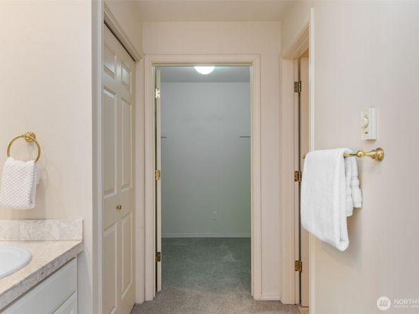 2241 13TH Avenue W 201, Seattle WA 98119