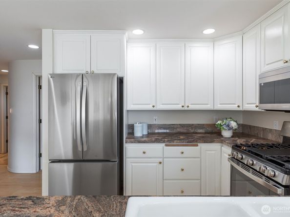 2241 13TH Avenue W 201, Seattle WA 98119