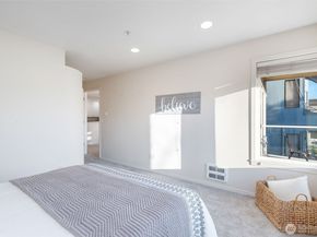 2241 13TH Avenue W 201, Seattle WA 98119