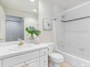 2241 13TH Avenue W 201, Seattle WA 98119