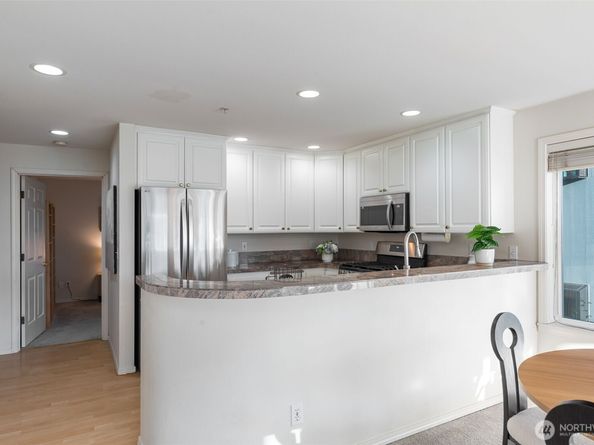 2241 13TH Avenue W 201, Seattle WA 98119