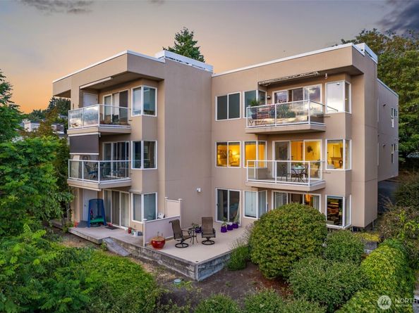 2241 13TH Avenue W 201, Seattle WA 98119