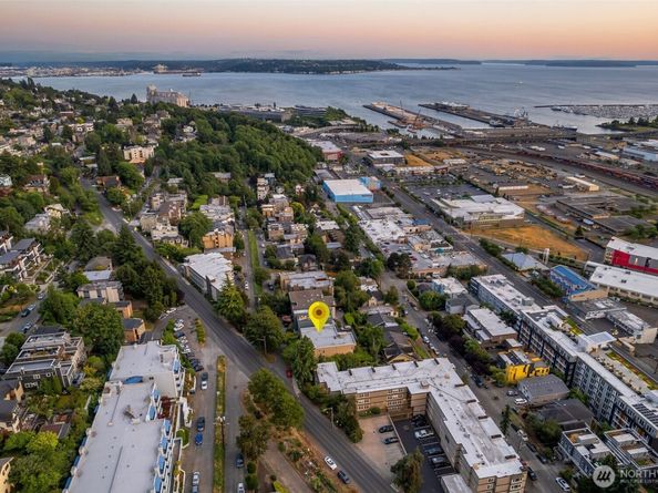 2241 13TH Avenue W 201, Seattle WA 98119