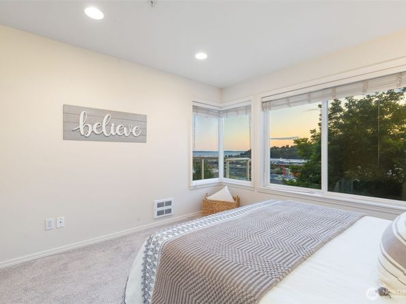2241 13TH Avenue W 201, Seattle WA 98119