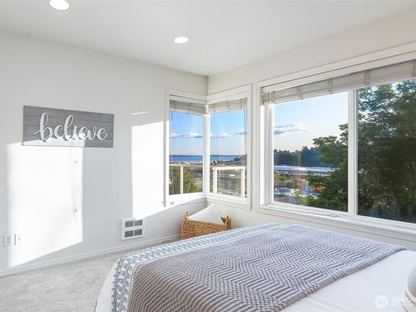 2241 13TH Avenue W 201, Seattle WA 98119