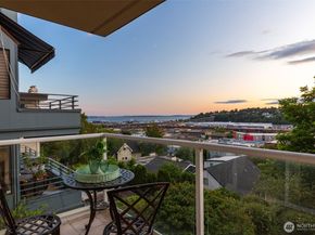 2241 13TH Avenue W 201, Seattle WA 98119