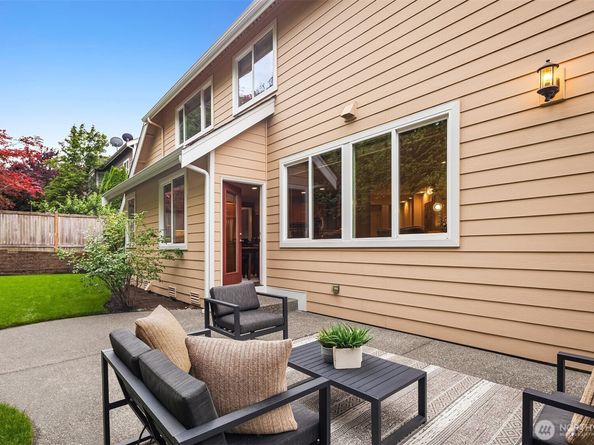 11710 157th Avenue NE, Redmond WA 98052