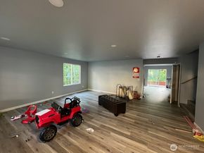 9525 S 221st Place, Kent WA 98031