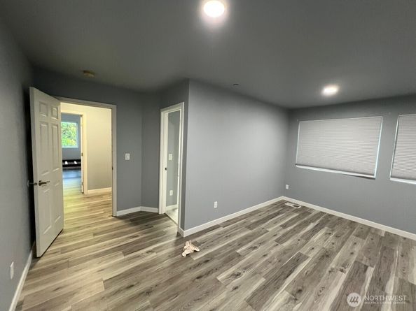 9525 S 221st Place, Kent WA 98031