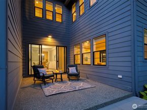 8784 NE Winslow Grove Ct, Bainbridge Island WA 98110