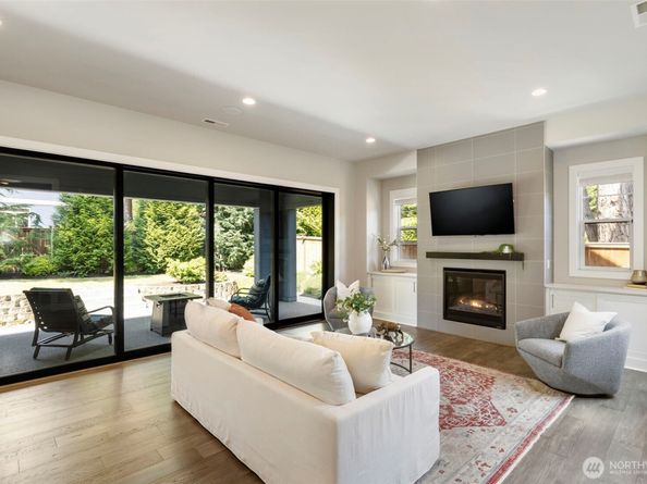 8784 NE Winslow Grove Ct, Bainbridge Island WA 98110