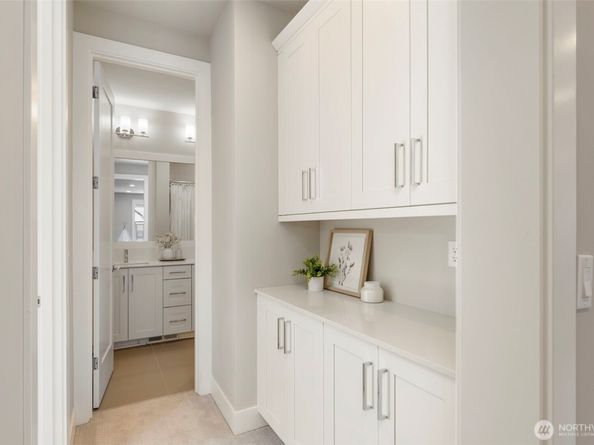 8784 NE Winslow Grove Ct, Bainbridge Island WA 98110