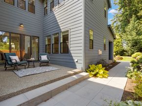 8784 NE Winslow Grove Ct, Bainbridge Island WA 98110