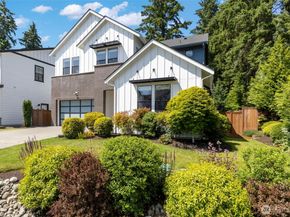 8784 NE Winslow Grove Ct, Bainbridge Island WA 98110