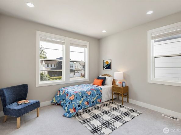 8784 NE Winslow Grove Ct, Bainbridge Island WA 98110