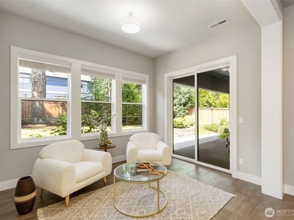 8784 NE Winslow Grove Ct, Bainbridge Island WA 98110
