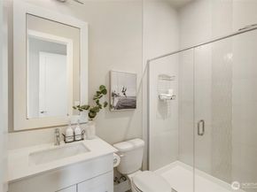 8784 NE Winslow Grove Ct, Bainbridge Island WA 98110