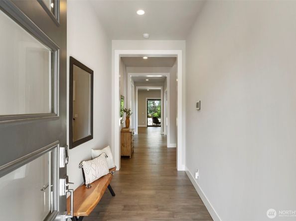 8784 NE Winslow Grove Ct, Bainbridge Island WA 98110