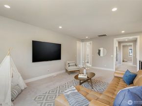 8784 NE Winslow Grove Ct, Bainbridge Island WA 98110