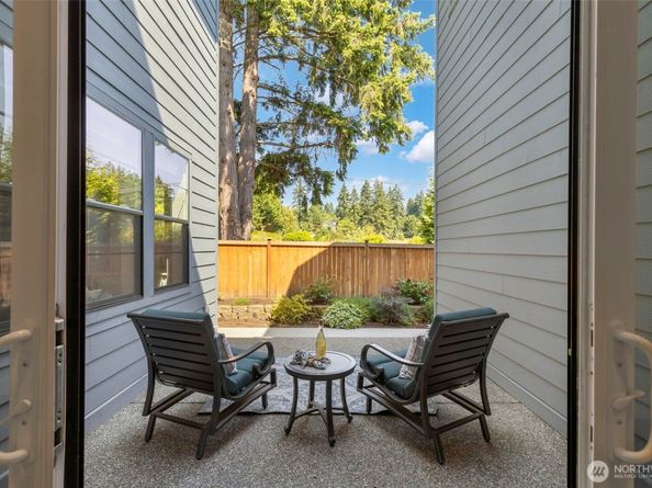 8784 NE Winslow Grove Ct, Bainbridge Island WA 98110