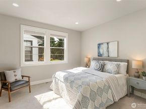 8784 NE Winslow Grove Ct, Bainbridge Island WA 98110