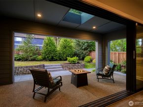 8784 NE Winslow Grove Ct, Bainbridge Island WA 98110
