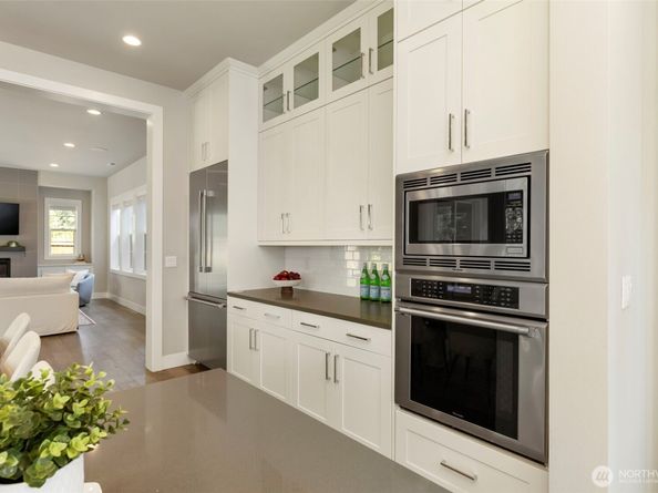 8784 NE Winslow Grove Ct, Bainbridge Island WA 98110