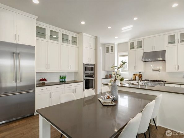 8784 NE Winslow Grove Ct, Bainbridge Island WA 98110