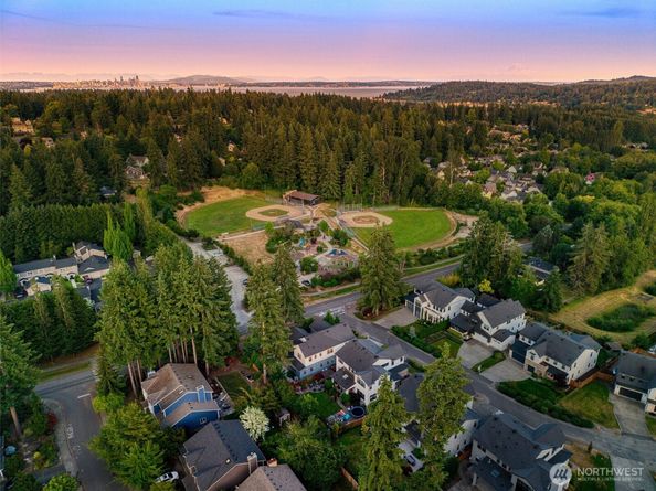 8784 NE Winslow Grove Ct, Bainbridge Island WA 98110
