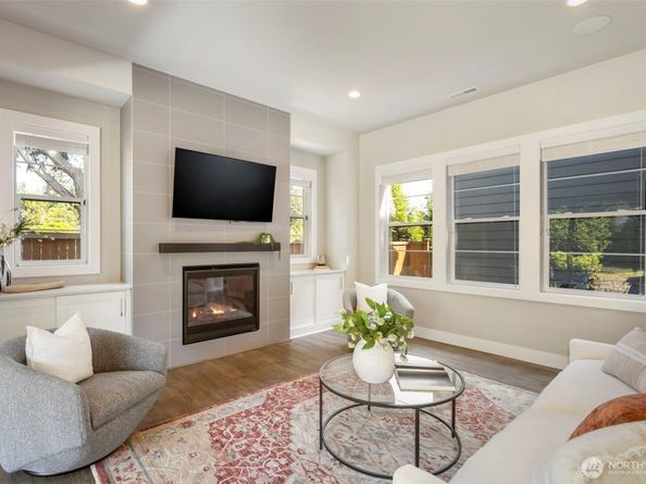 8784 NE Winslow Grove Ct, Bainbridge Island WA 98110