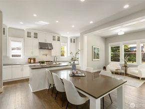 8784 NE Winslow Grove Ct, Bainbridge Island WA 98110