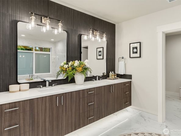 1806 154th Avenue SE, Bellevue WA 98007