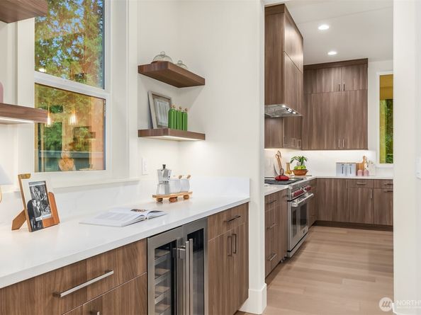 1806 154th Avenue SE, Bellevue WA 98007