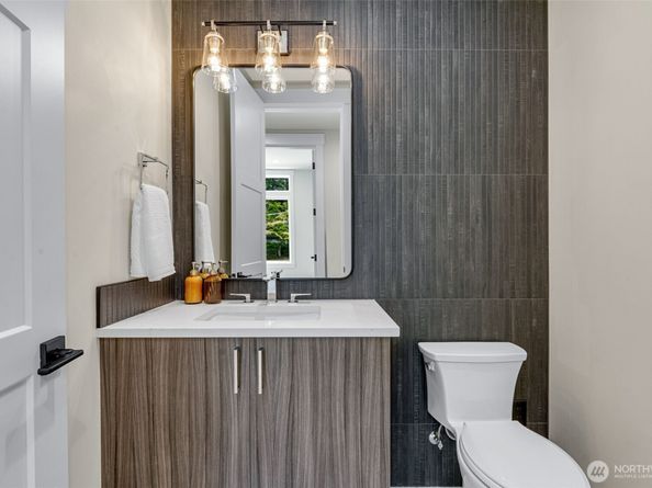 1806 154th Avenue SE, Bellevue WA 98007