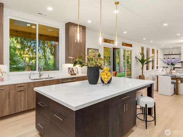 1806 154th Avenue SE, Bellevue WA 98007