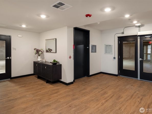 6949 NE 184th Lane 504, Kenmore WA 98028